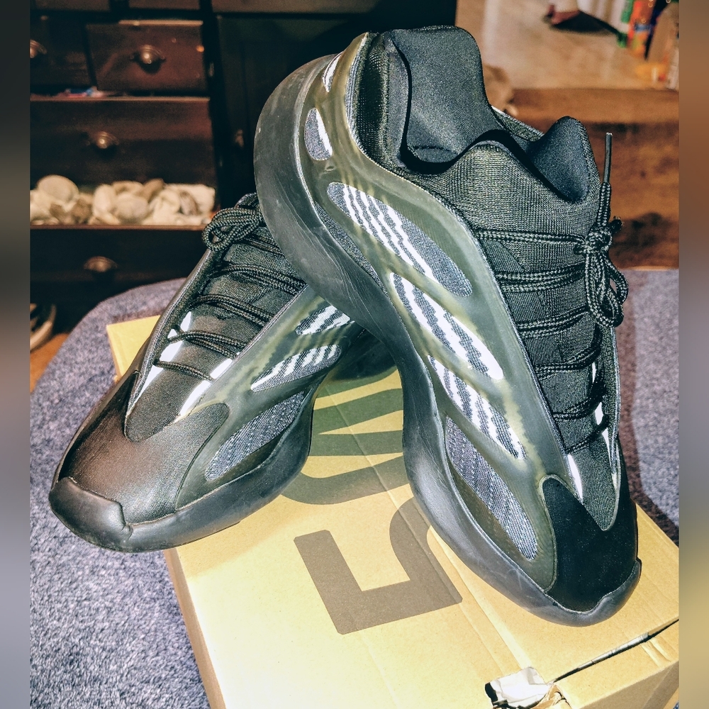 Yeezy 700 V3 "Dark Glow"